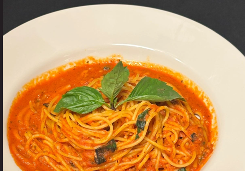 Spaghetti with tomato basil sauce